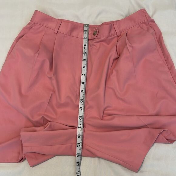 Izod Womens size 14 pink pleated shorts side and back pockets belt loops EUC - Picture 10 of 12